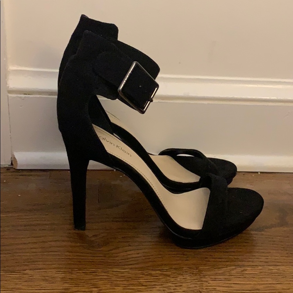 CALVIN KLEIN T STRAP HEELS WITH SQUARE BUCKLE